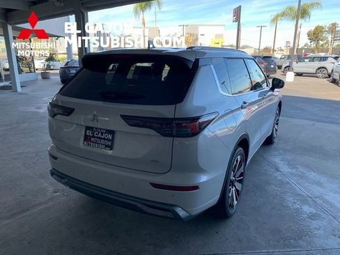 New 2026 Mitsubishi Outlander SEL image 3