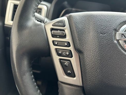 Used 2018 Nissan Titan SV w/ SV Convenience Package image 19