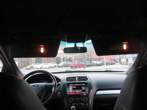 Used 2016 Ford Explorer XLT w/ Equipment Group 202A image 13