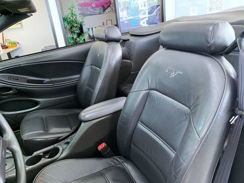 Used 2000 Ford Mustang Convertible RWD image 14