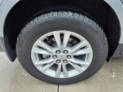 Used 2023 Cadillac XT5 Luxury FWD image 7