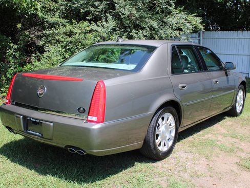 Used 2011 Cadillac DTS image 7