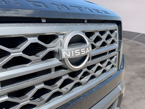 Certified 2022 Nissan Frontier SV w/ Technology Package AWD/4WD image 11