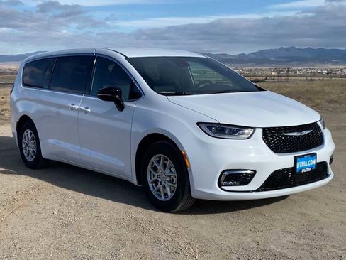 New 2026 Chrysler Pacifica Select FWD image 2