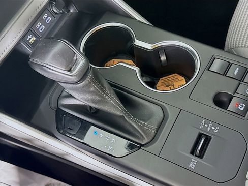 Used 2023 Toyota Highlander LE image 19