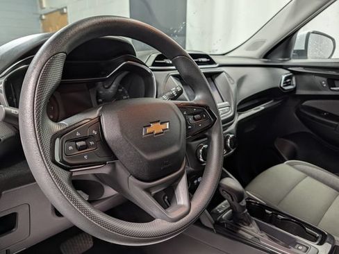 Used 2021 Chevrolet TrailBlazer LT FWD image 17