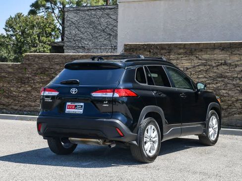 Used 2022 Toyota Corolla Cross LE w/ Moonroof Package image 7