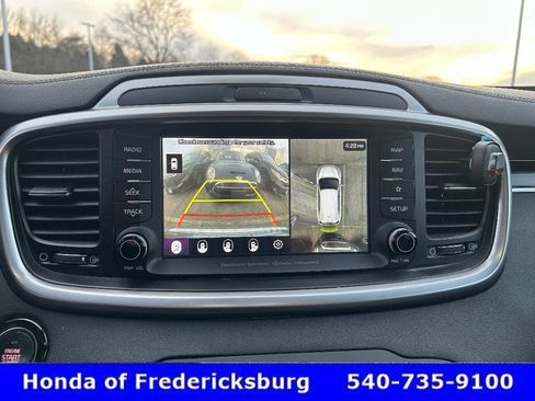Used 2019 Kia Sorento SX image 22
