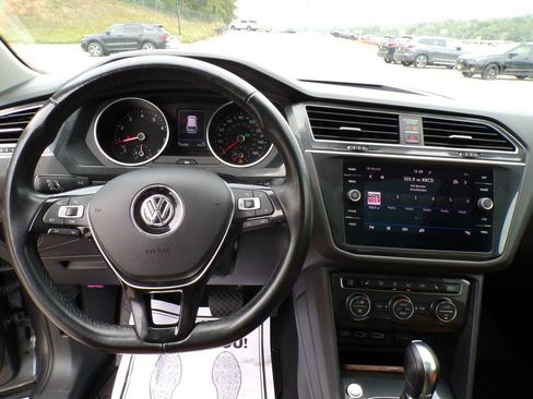 Used 2018 Volkswagen Tiguan SE w/ Panoramic Sunroof Package AWD/4WD image 10