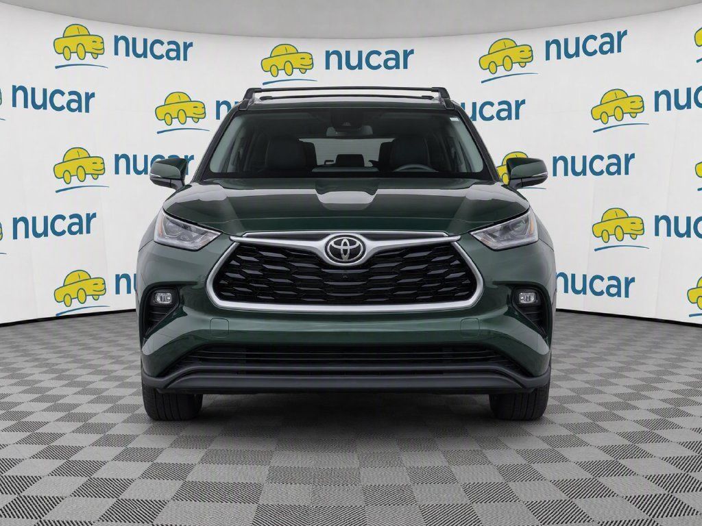 Used 2023 Toyota Highlander XLE AWD/4WD image 5