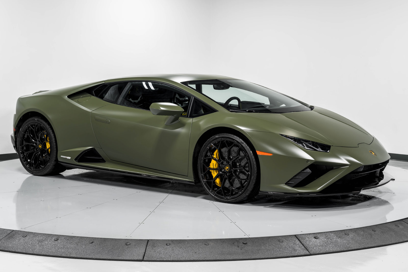 Used 2022 Lamborghini Huracan EVO RWD image 40