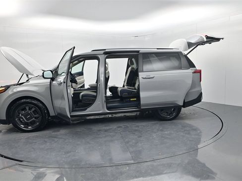 Certified 2025 Kia Carnival EX image 57