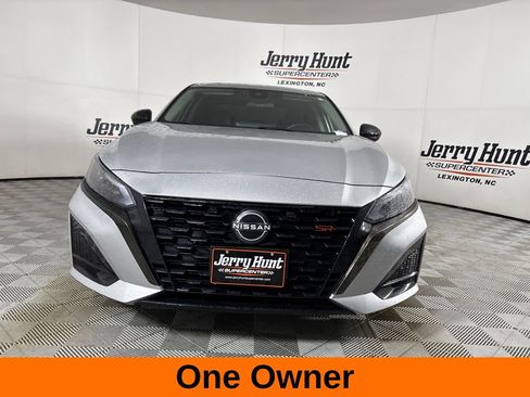 Used 2023 Nissan Altima 2.5 SR w/ SR Premium Package FWD image 3
