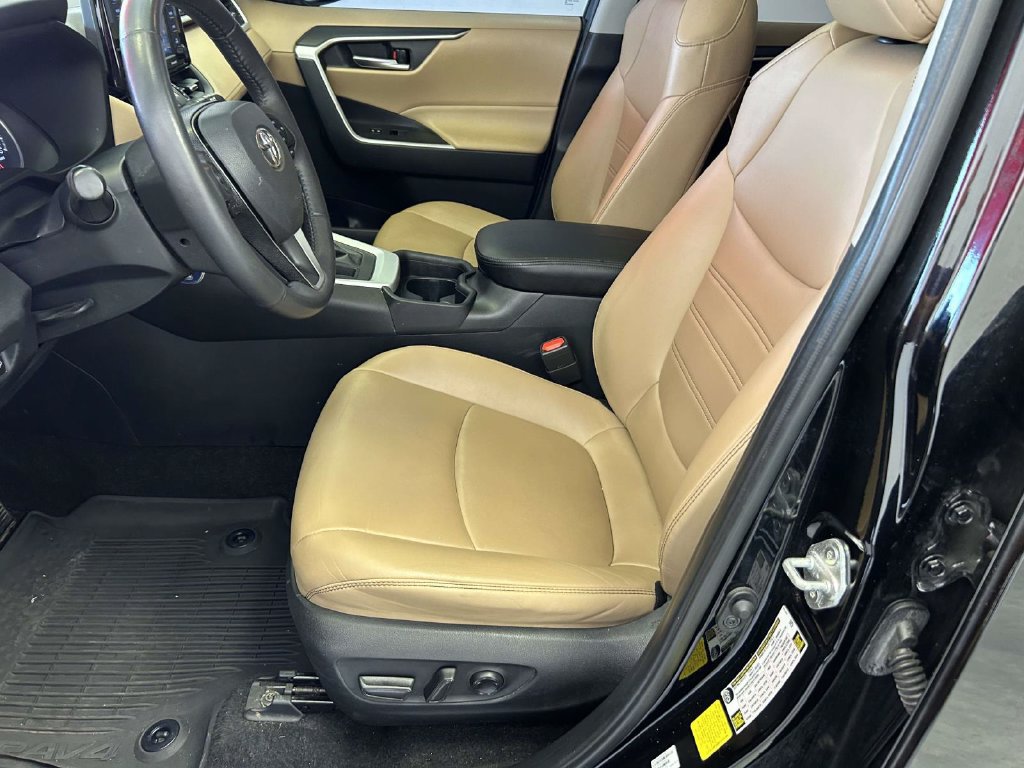 Used 2021 Toyota RAV4 XLE Premium FWD image 16