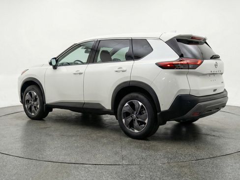 Used 2025 Nissan Rogue SV FWD image 6