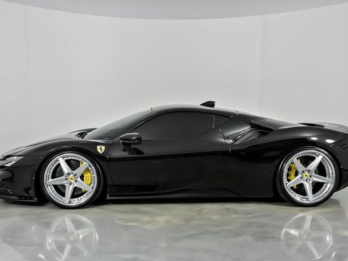 Used 2022 Ferrari SF90 Stradale image 8
