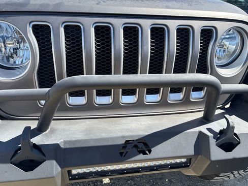 Used 2020 Jeep Wrangler Unlimited Sahara AWD/4WD image 13