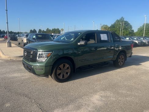 Used 2024 Nissan Titan SV w/ SV Bronze Edition Package RWD image 3