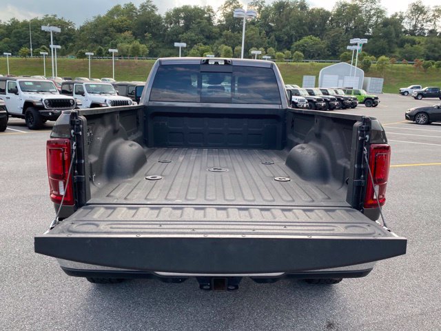 Used 2025 RAM 3500 Laramie AWD/4WD image 9