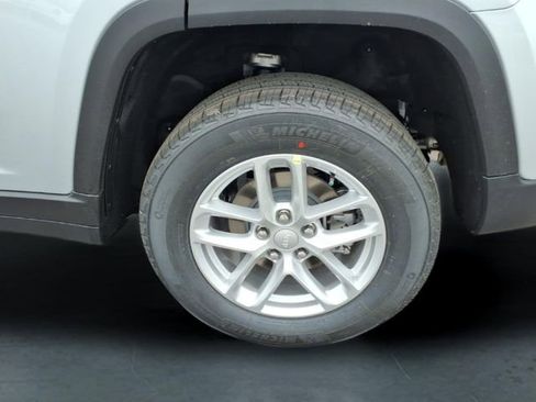 New 2026 Jeep Grand Cherokee Laredo AWD/4WD image 10