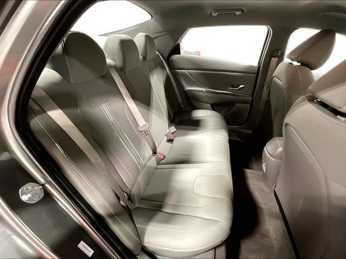 Used 2025 Hyundai Elantra Sport FWD image 32