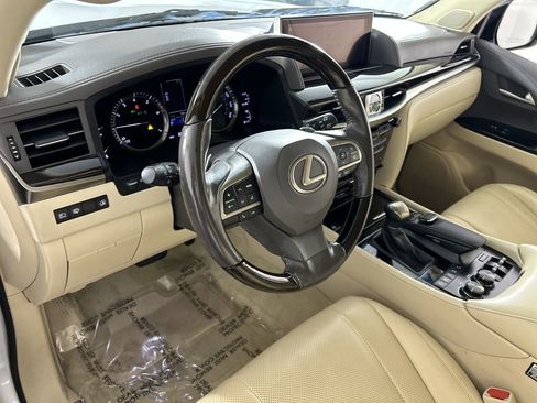 Used 2018 Lexus LX 570 4WD image 12
