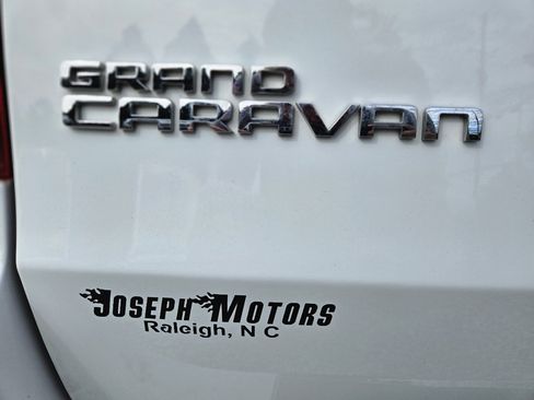 Used 2019 Dodge Grand Caravan SE w/ UConnect Hands-Free Group image 51