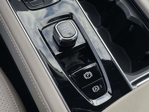 Used 2025 Volvo XC90 B5 Plus image 22