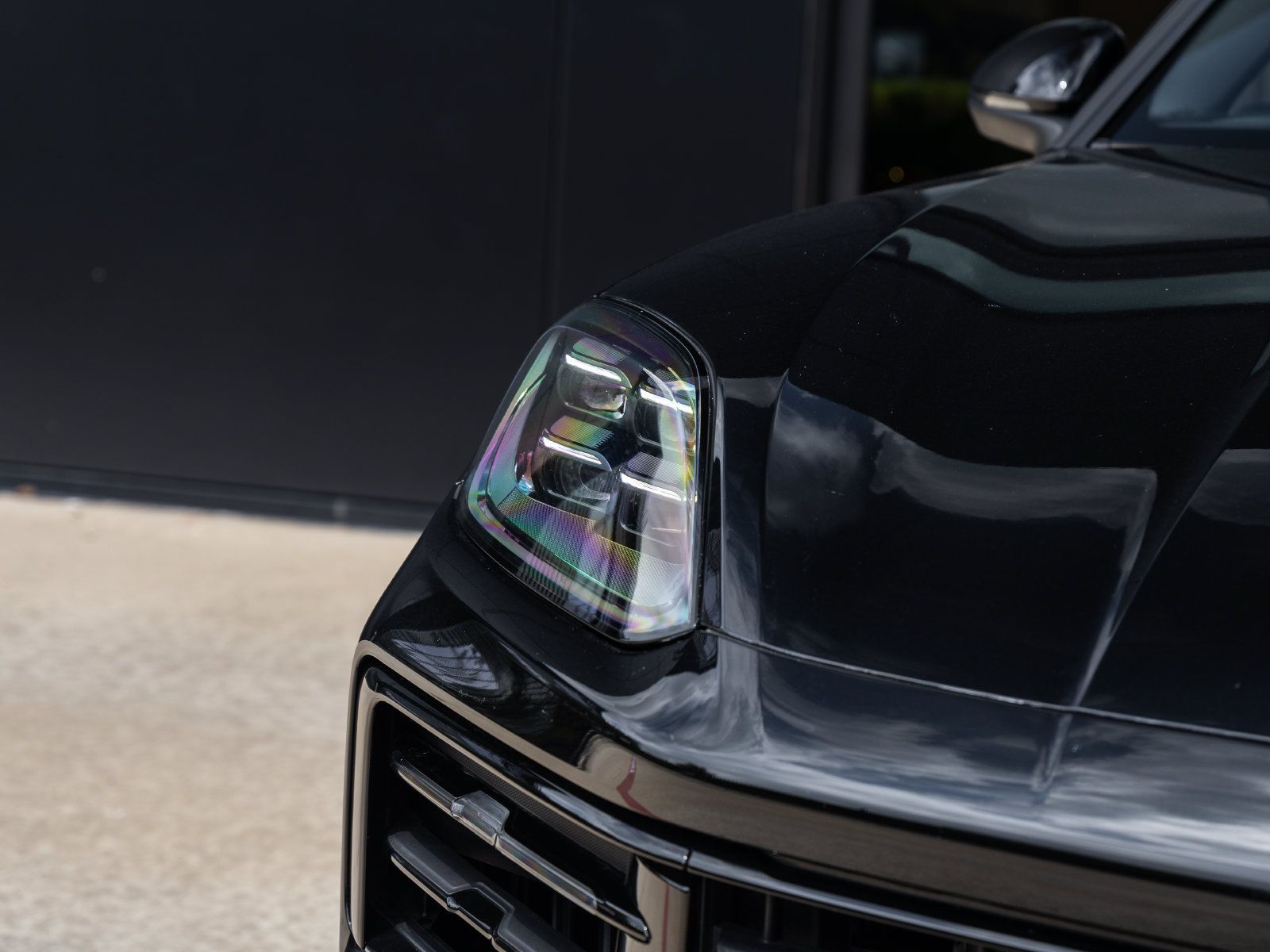Certified 2025 Porsche Cayenne E-Hybrid Coupe AWD/4WD image 17