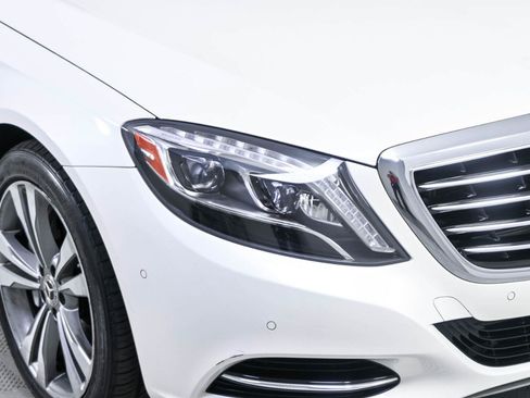 Used 2017 Mercedes-Benz S 550 Sedan w/ Premium Package image 36