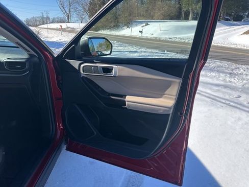 Used 2020 Ford Explorer XLT w/ Equipment Group 202A image 16