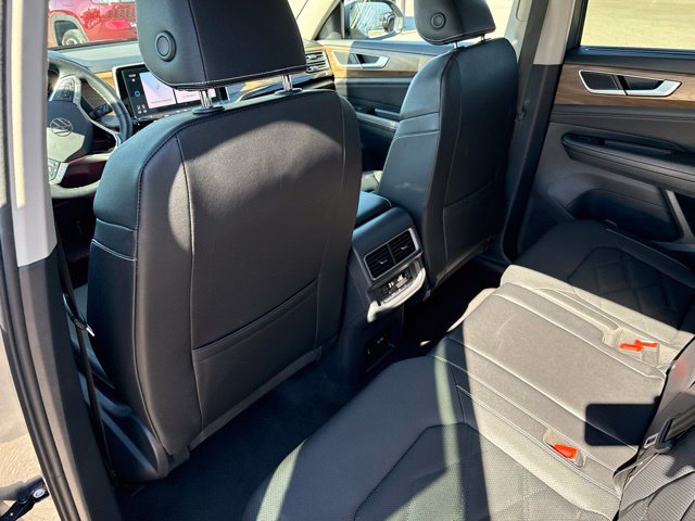 Used 2025 Volkswagen Atlas SE FWD image 22