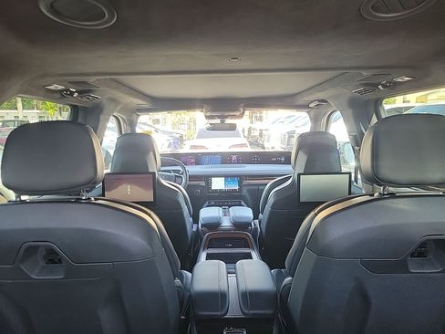 Used 2025 Lincoln Navigator Black Label image 19