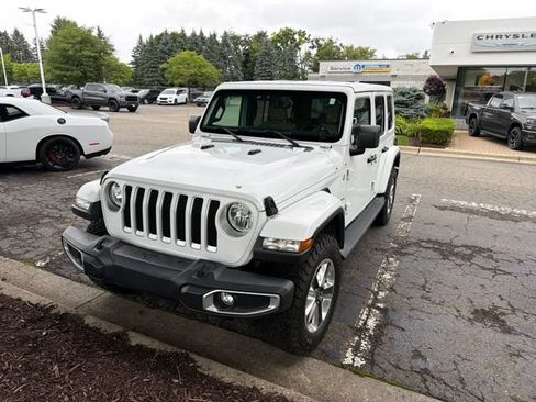 Used 2018 Jeep Wrangler Unlimited Sahara AWD/4WD image 1