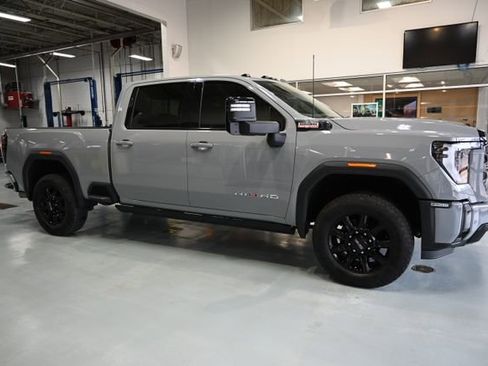 Used 2024 GMC Sierra 2500 AT4 w/ AT4 Premium Plus Package AWD/4WD image 4