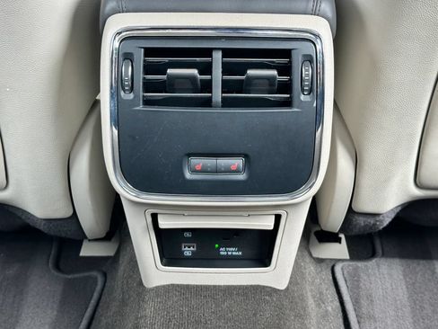 Used 2019 Lincoln Continental Select w/ Continental Climate Package FWD image 19