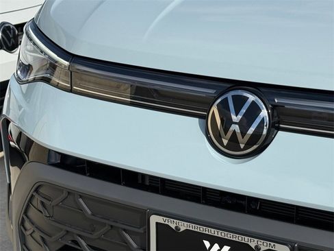 New 2026 Volkswagen Taos SE image 4