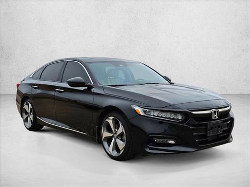 Used 2018 Honda Accord Touring image 3