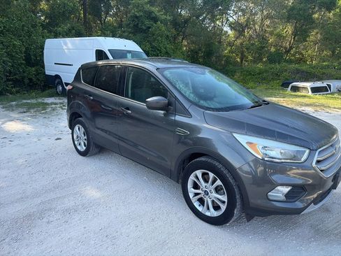 Used 2017 Ford Escape SE AWD/4WD image 3