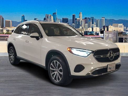 Used 2024 Mercedes-Benz GLC 300 image 3