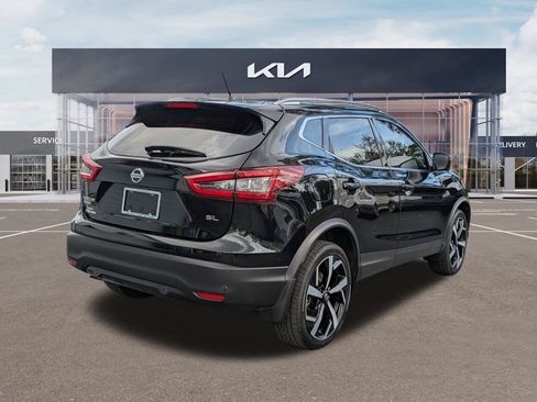 Used 2022 Nissan Rogue Sport SL w/ Premium Package FWD image 4