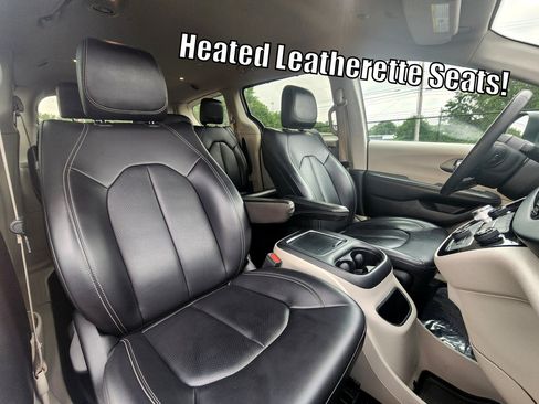Used 2023 Chrysler Pacifica Touring-L FWD image 51