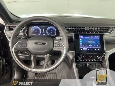 Used 2024 Jeep Grand Cherokee Altitude AWD/4WD image 16
