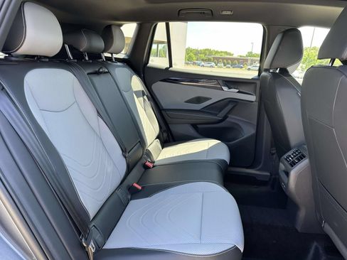 New 2026 Volkswagen Tiguan SE R-Line AWD/4WD image 12