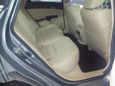 Used 2010 Honda Crosstour EX-L image 16