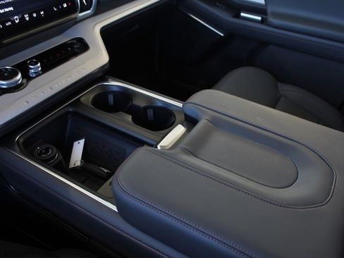 New 2025 Ford Expedition Max Active image 31