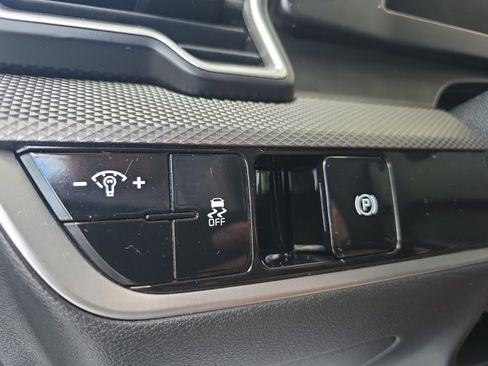 Certified 2025 Kia Sportage LX FWD image 25