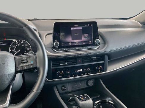 Certified 2025 Nissan Rogue SV FWD image 7