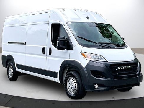 Used 2024 RAM ProMaster 2500 w/ Convenience Group FWD image 2