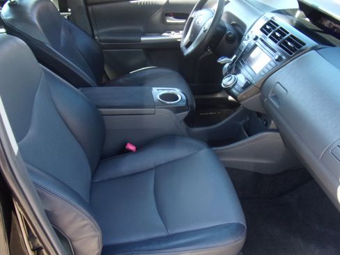 Used 2012 Toyota Prius V Five image 14